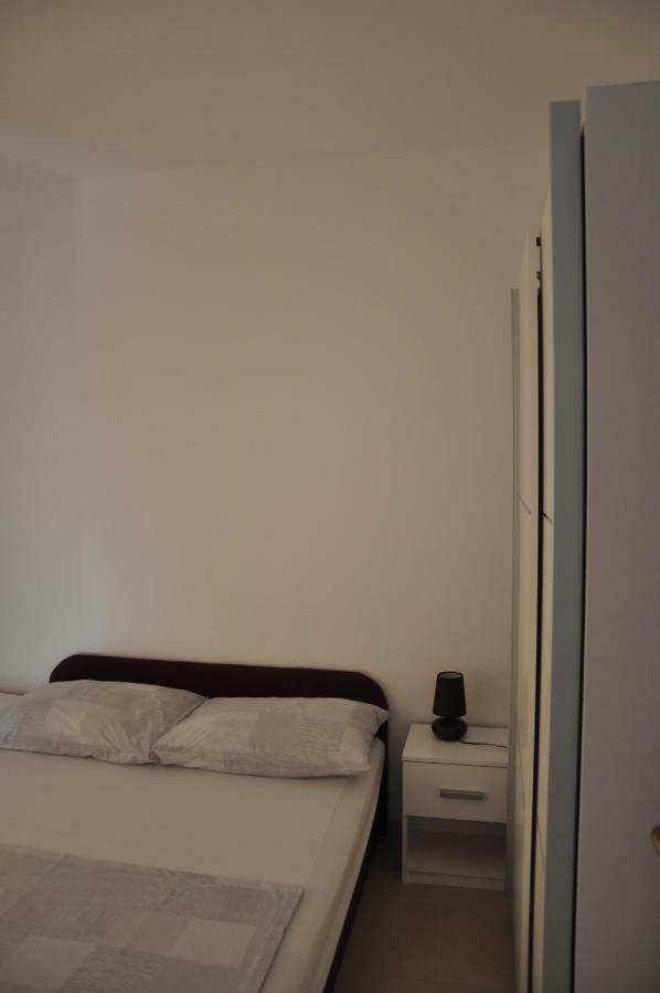 Apartments Istuk Vir Ngoại thất bức ảnh